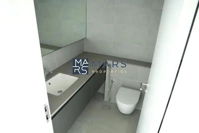 Bright & Spacious– Ideal for Comfort and Convenience!-2