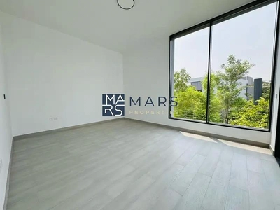 Bright & Spacious– Ideal for Comfort and Convenience!-3