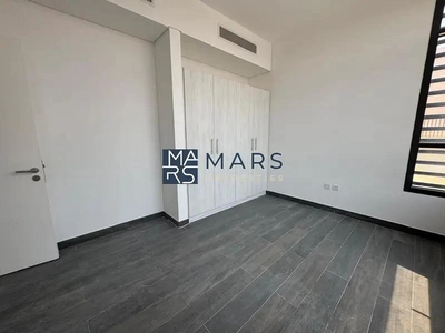 Bright & Spacious– Ideal for Comfort and Convenience!-8