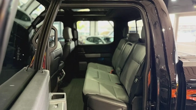 FORD F-150 LIGHTNING LARIAT ,EV, NO ACCIDENT, NO PAINT-8