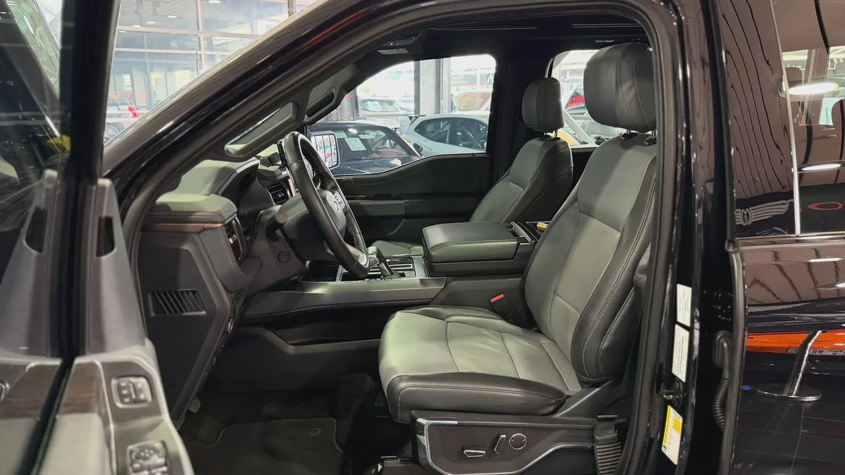 FORD F-150 LIGHTNING LARIAT ,EV, NO ACCIDENT, NO PAINT-5-5