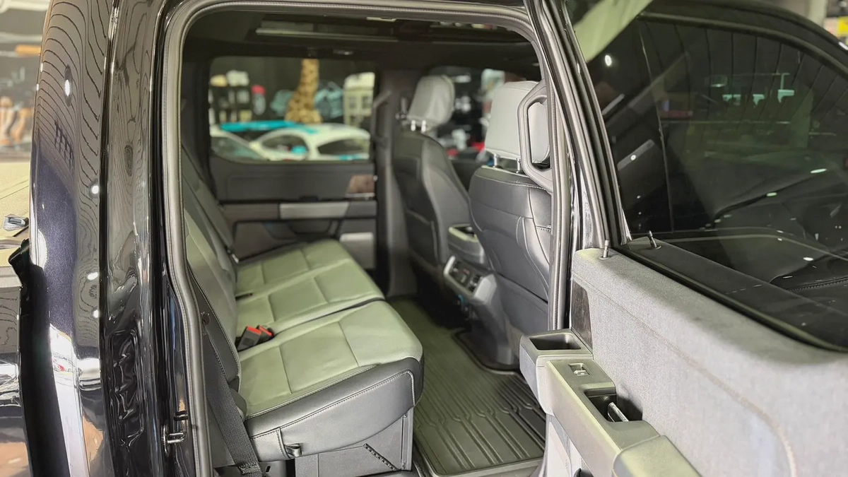 FORD F-150 LIGHTNING LARIAT ,EV, NO ACCIDENT, NO PAINT-7-7