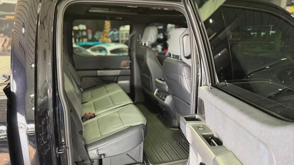 FORD F-150 LIGHTNING LARIAT ,EV, NO ACCIDENT, NO PAINT