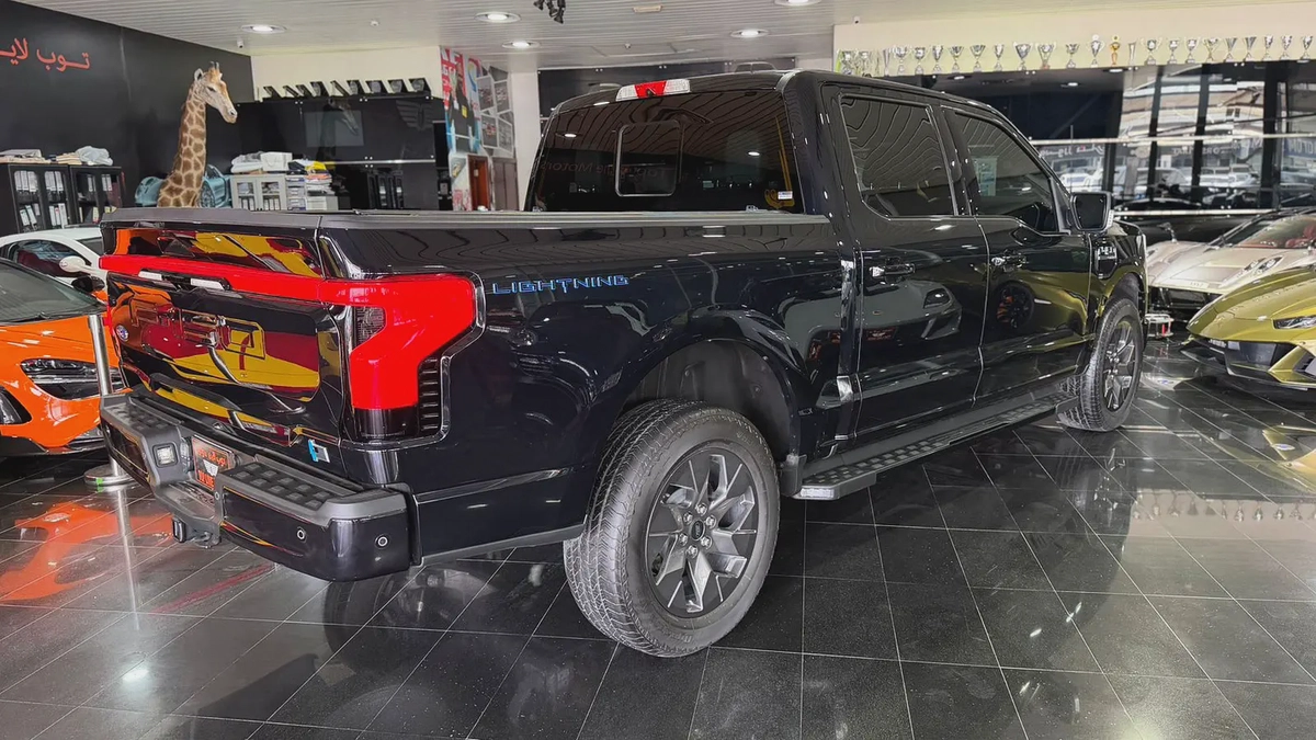 FORD F-150 LIGHTNING LARIAT ,EV, NO ACCIDENT, NO PAINT-9-9
