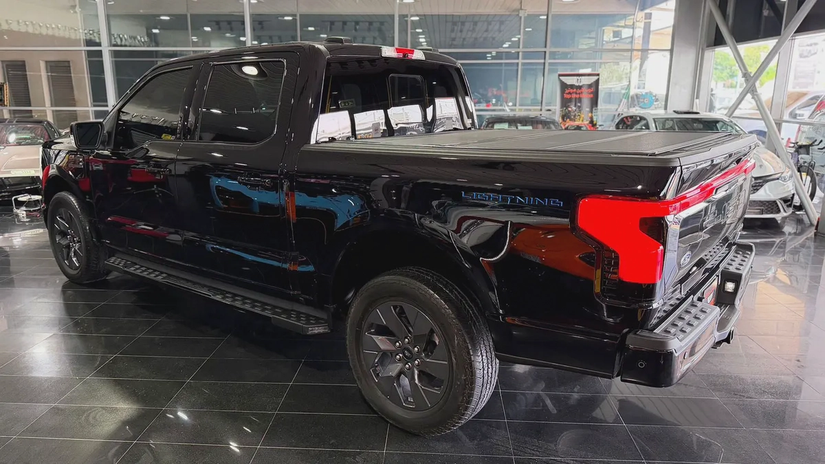 FORD F-150 LIGHTNING LARIAT ,EV, NO ACCIDENT, NO PAINT-10-10