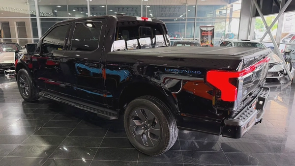 FORD F-150 LIGHTNING LARIAT ,EV, NO ACCIDENT, NO PAINT