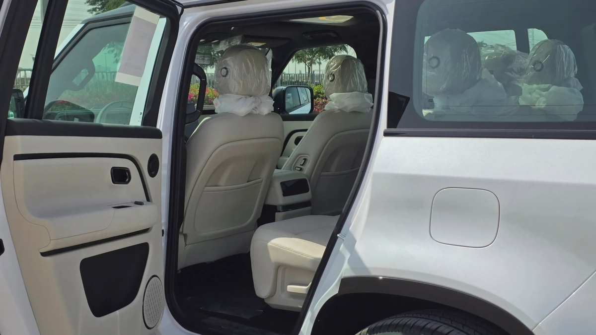 ROX ADAMAS (White White)