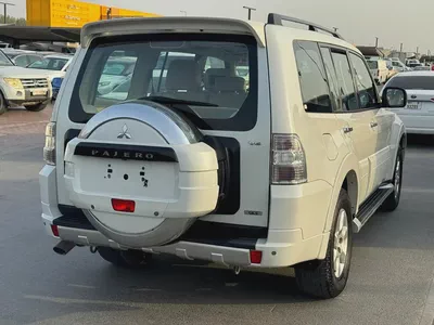 Mitsubshi pajero 2014 fullopshin white color GCC calen car-7