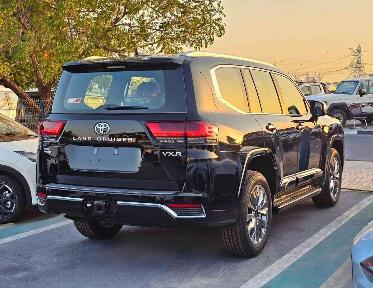 Toyota Land Cruiser VXR TWIN TURBO / 3.5L PETROL V6 4WD / 360* CAMERA / RADAR / DVD / JBL SPKRS / FULL OPTION / CODE # V-4-0