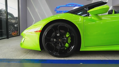 2018 - Lamborghini Huracan Evo - V10 for 660,000.00 AED-5