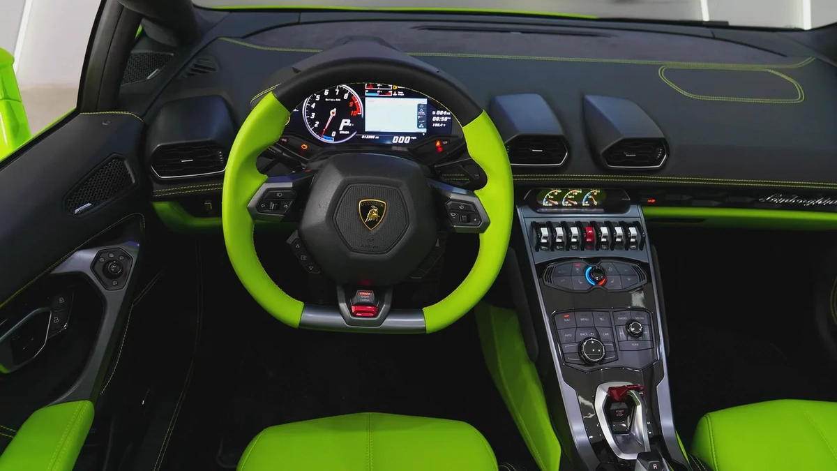 2018 - Lamborghini Huracan Evo - V10 for 660,000.00 AED-15-15