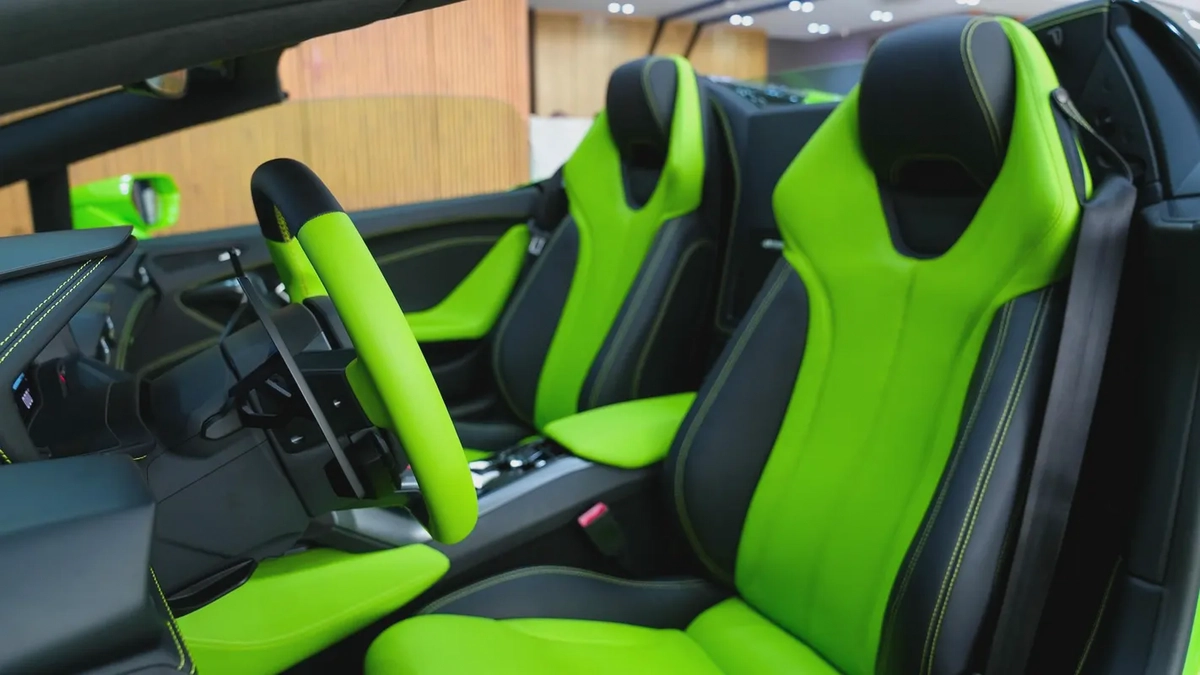 2018 - Lamborghini Huracan Evo - V10 for 660,000.00 AED-16-16