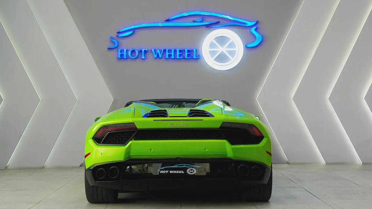 2018 - Lamborghini Huracan Evo - V10 for 660,000.00 AED-2-2