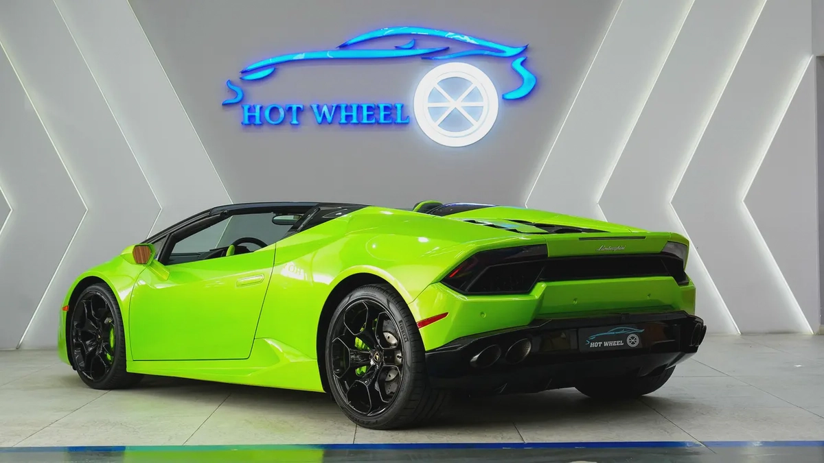 2018 - Lamborghini Huracan Evo - V10 for 660,000.00 AED-3-3