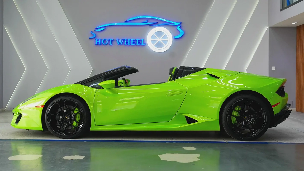 2018 - Lamborghini Huracan Evo - V10 for 660,000.00 AED-4-4