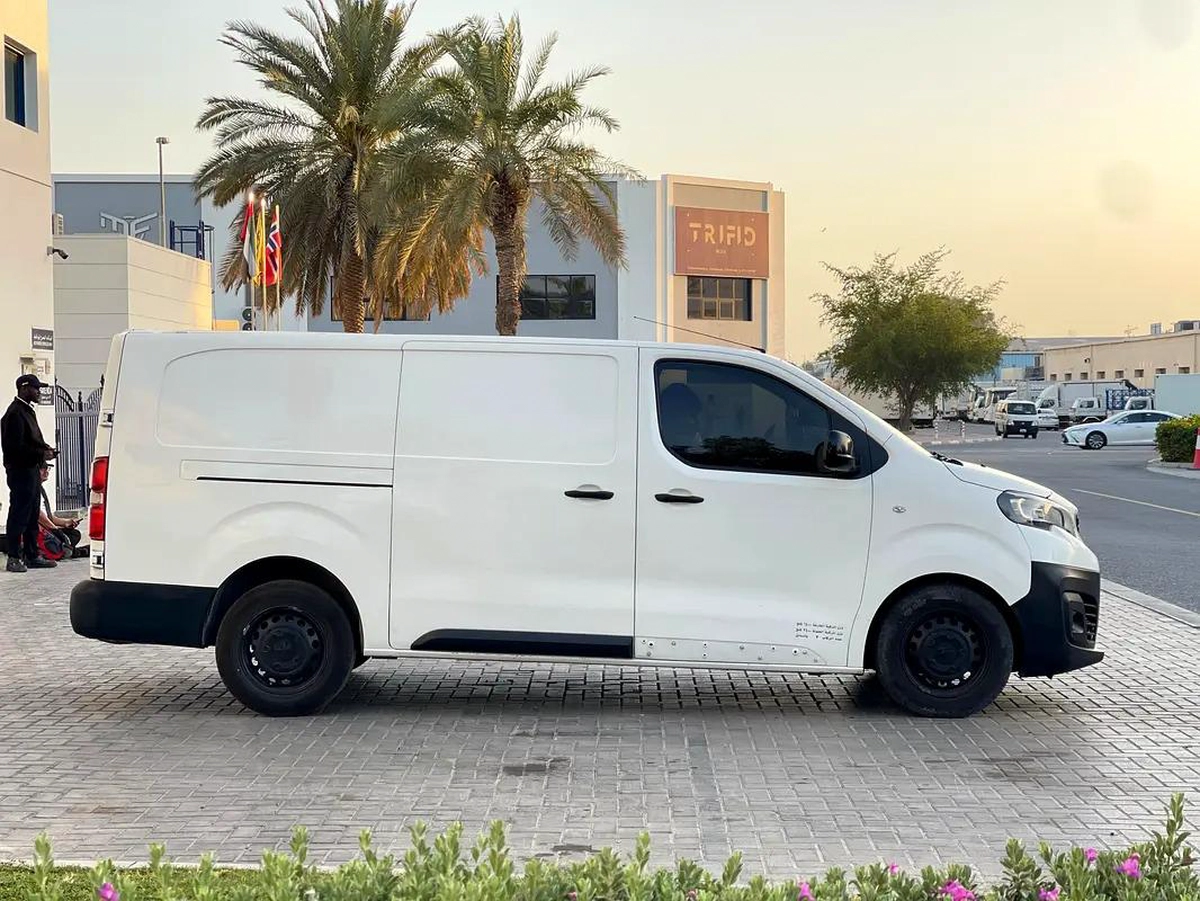 Peugeot Partner Van Long Body 2018 - GCC Specs - Reliable and Practical-11-11
