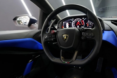 Lamborghini Revuelto-8
