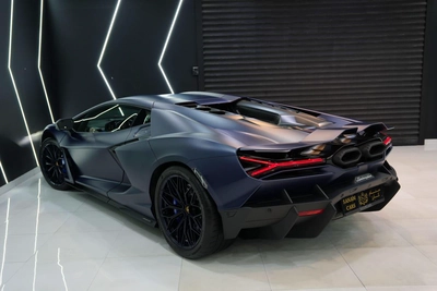 Lamborghini Revuelto-12