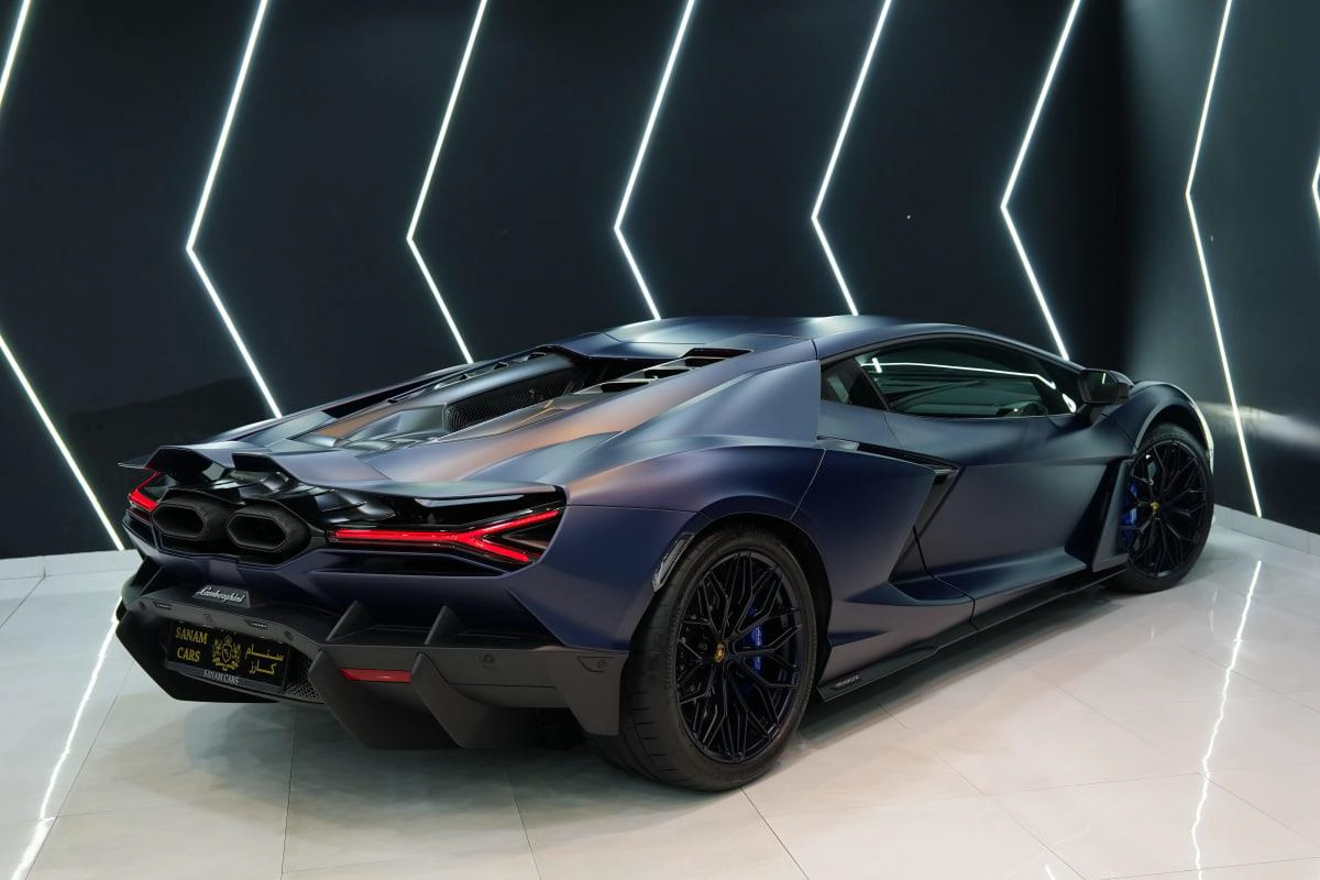 Lamborghini Revuelto-4-4