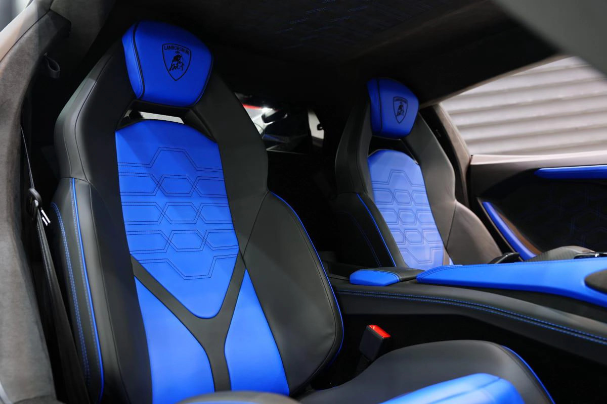 Lamborghini Revuelto-10-10