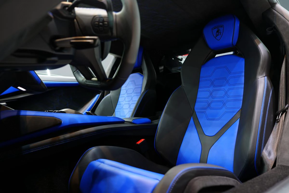 Lamborghini Revuelto-13-13