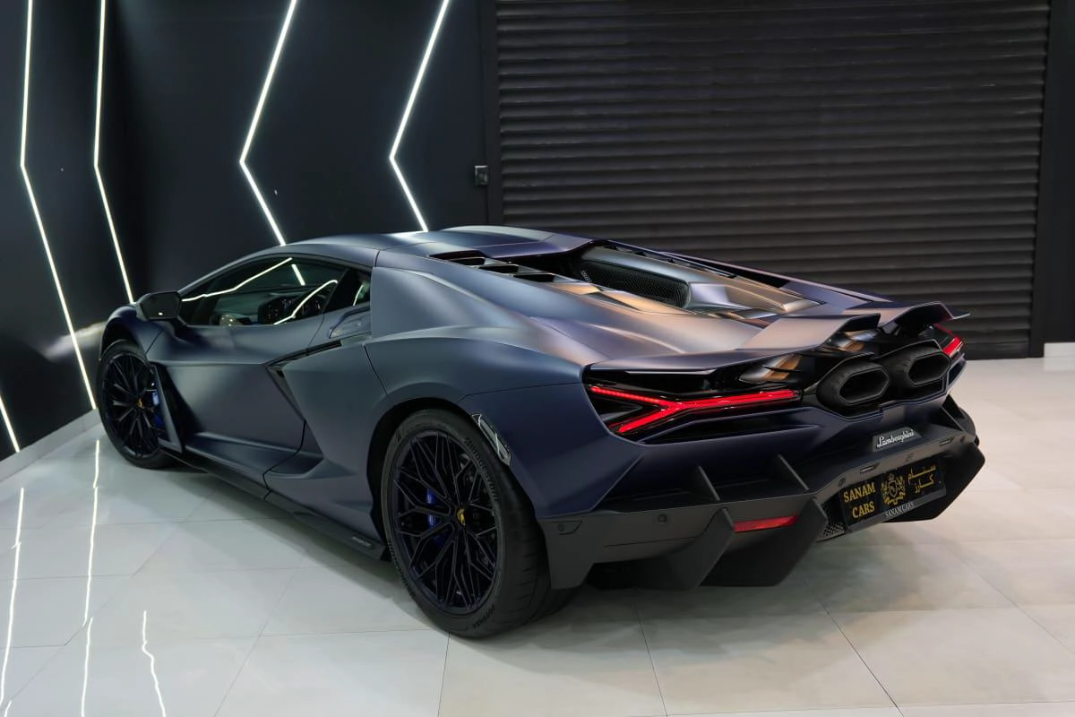 Lamborghini Revuelto-12-12
