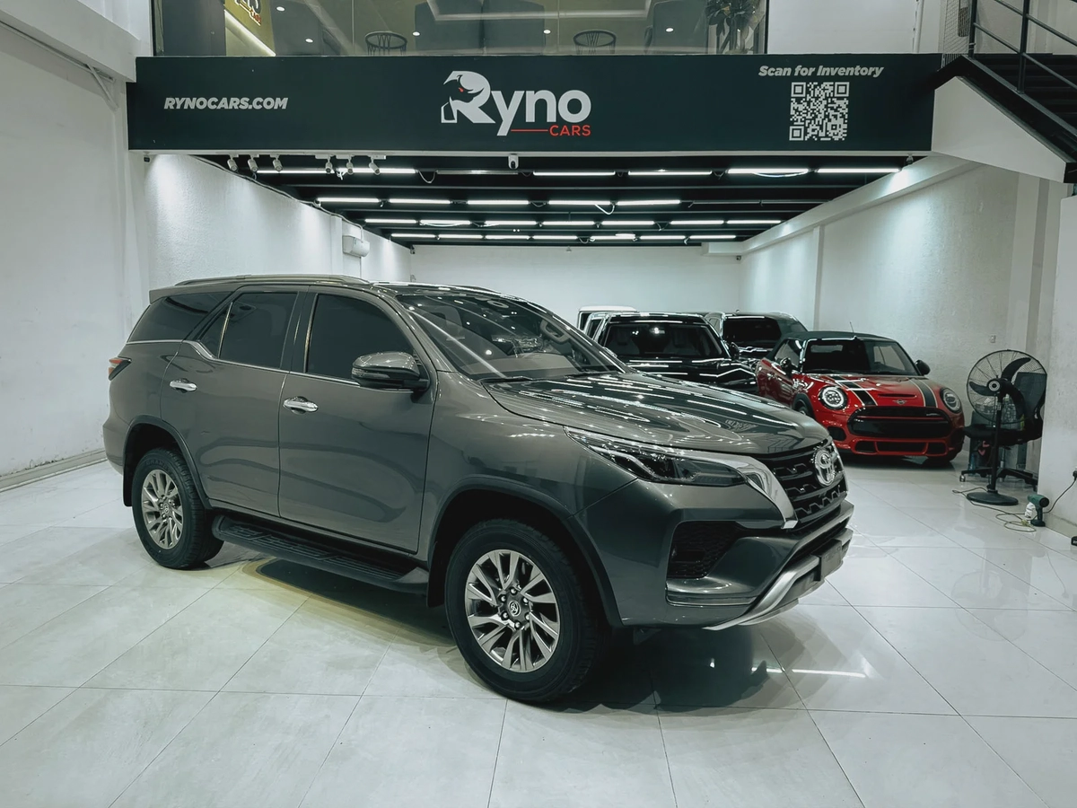 2022 Toyota Fortuner VXR 4.0L V6 // EMI Starts from 2,340 AED