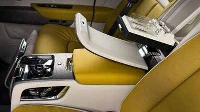 Rolls Royce Cullinan STD Rolls Royce Cullinan Silver Badge - 2025 - Bespoke Color Edition-13