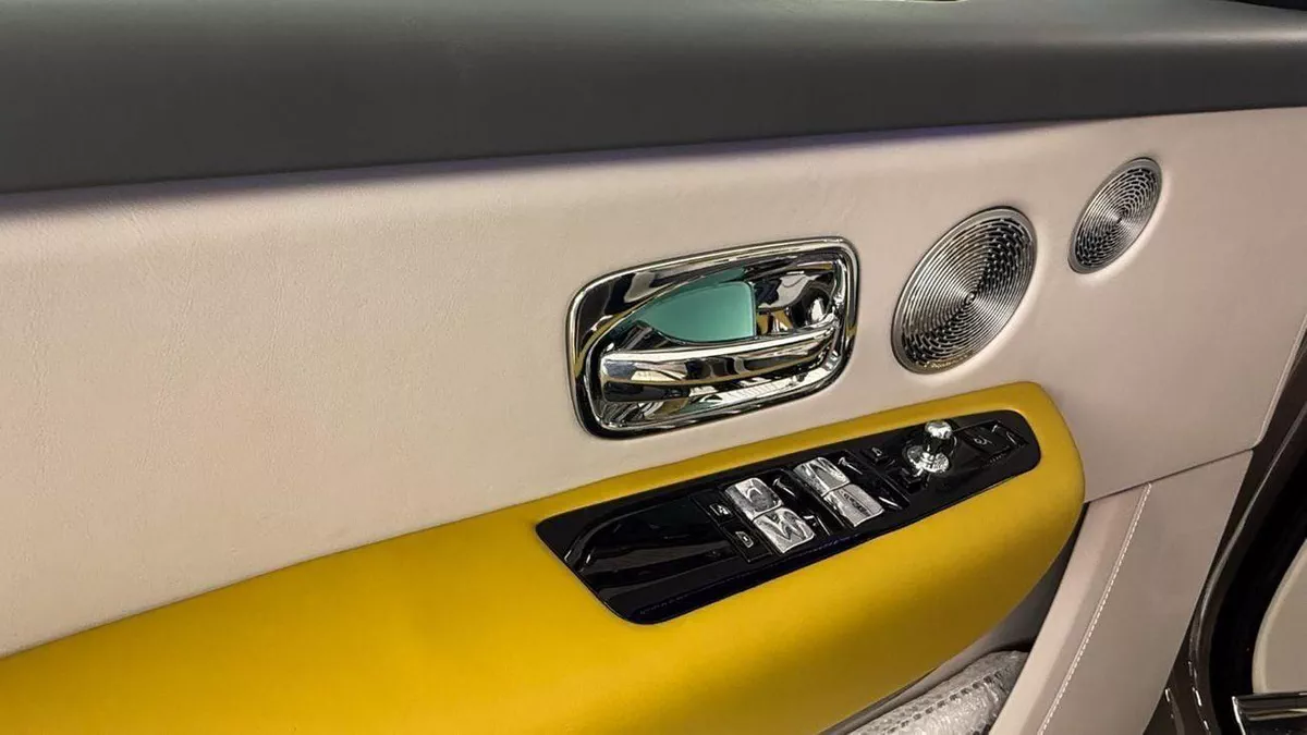 Rolls Royce Cullinan STD Rolls Royce Cullinan Silver Badge - 2025 - Bespoke Color Edition-12-0