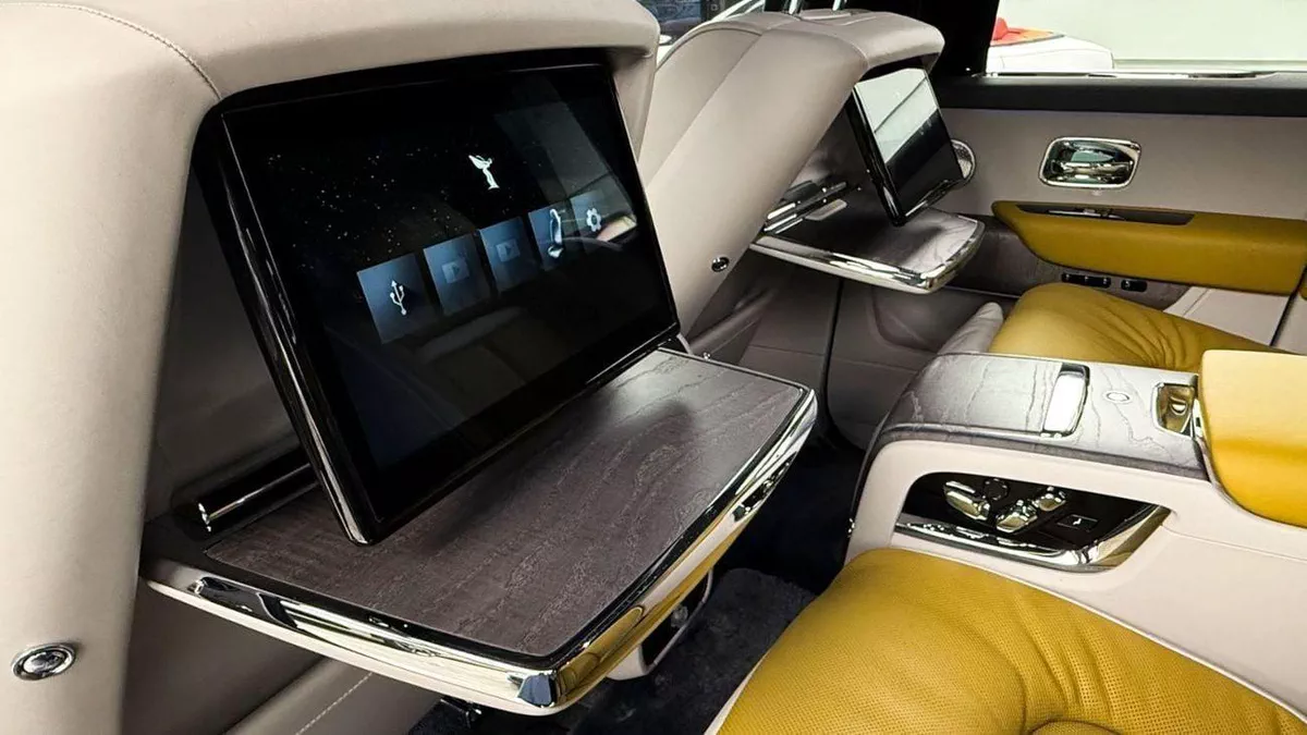 Rolls Royce Cullinan STD Rolls Royce Cullinan Silver Badge - 2025 - Bespoke Color Edition-14-0