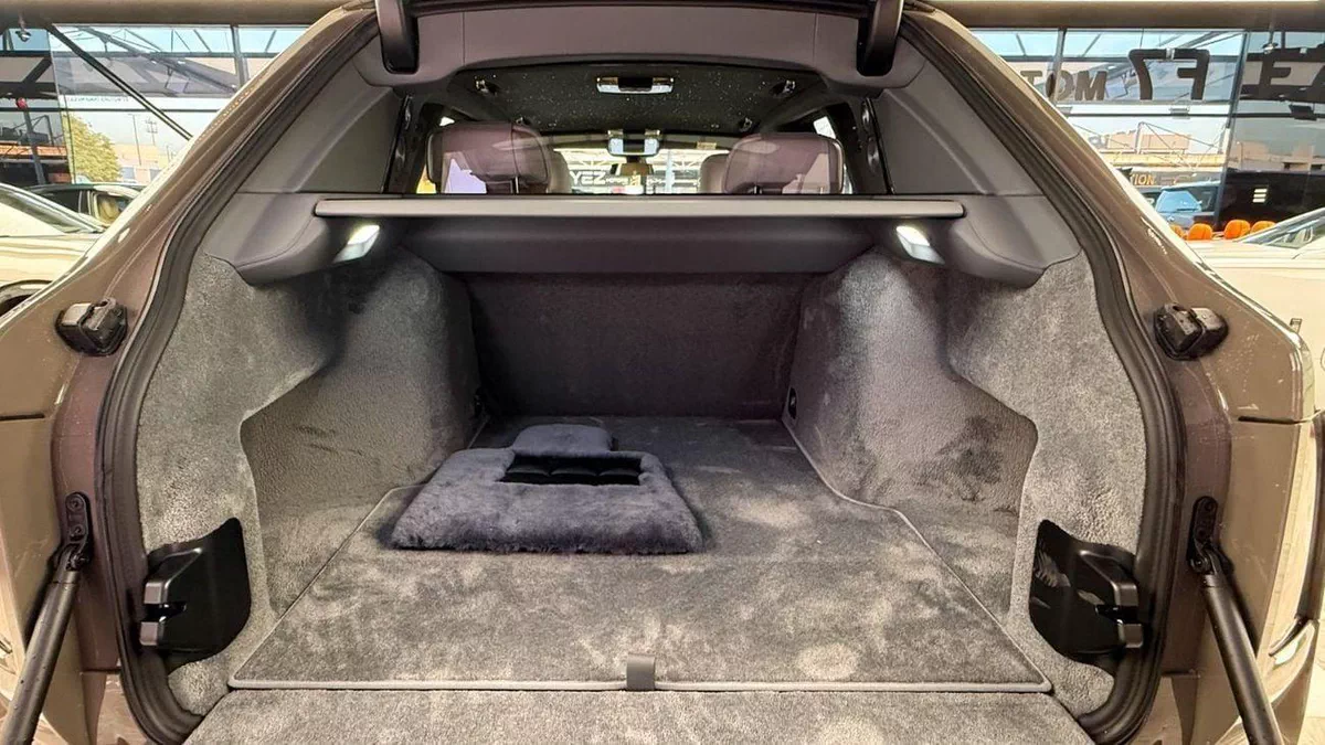 Rolls Royce Cullinan STD Rolls Royce Cullinan Silver Badge - 2025 - Bespoke Color Edition-17-0