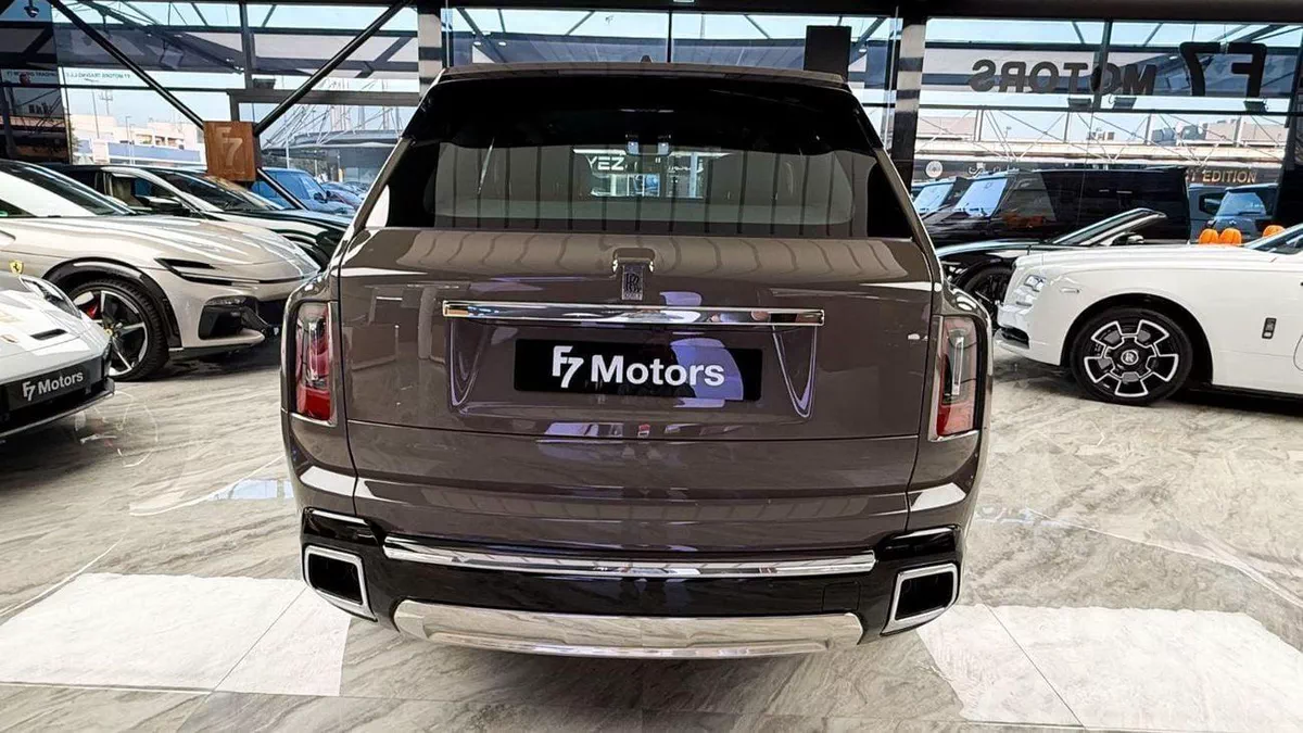 Rolls Royce Cullinan STD Rolls Royce Cullinan Silver Badge - 2025 - Bespoke Color Edition-18-0