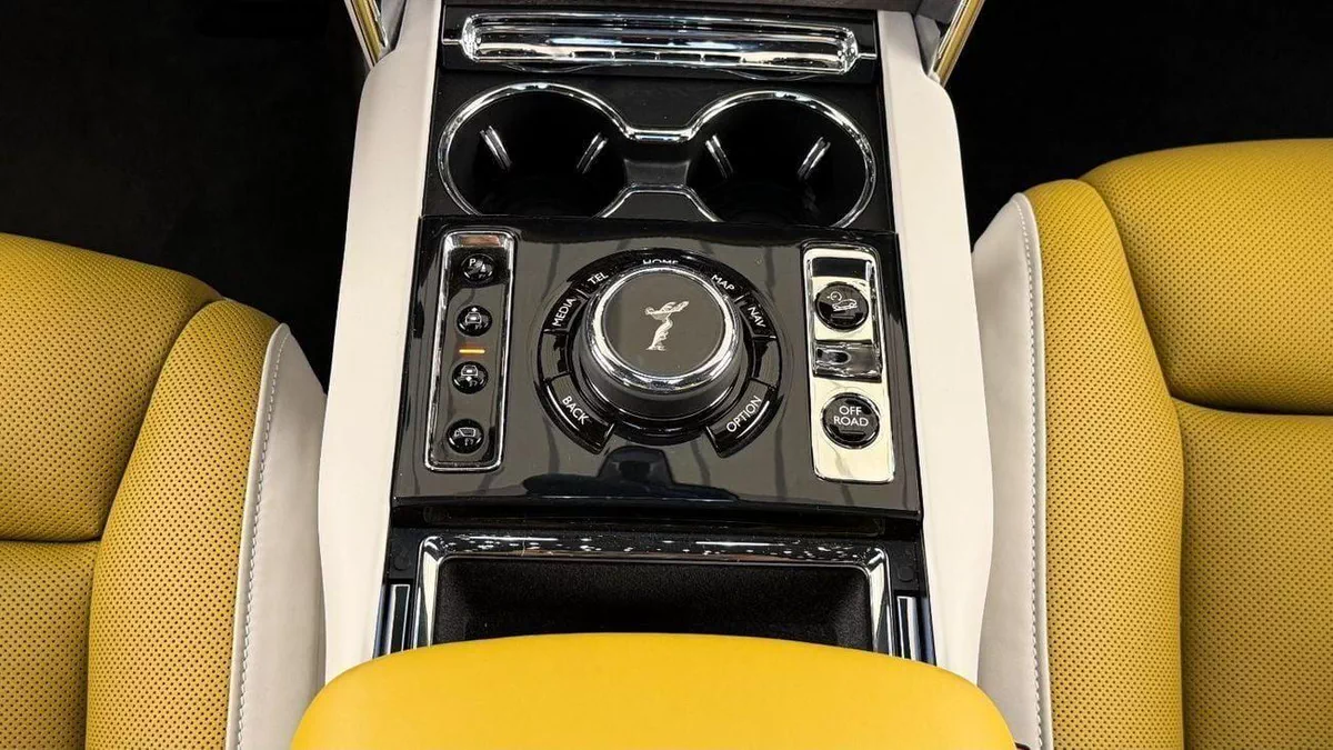 Rolls Royce Cullinan STD Rolls Royce Cullinan Silver Badge - 2025 - Bespoke Color Edition-7-0