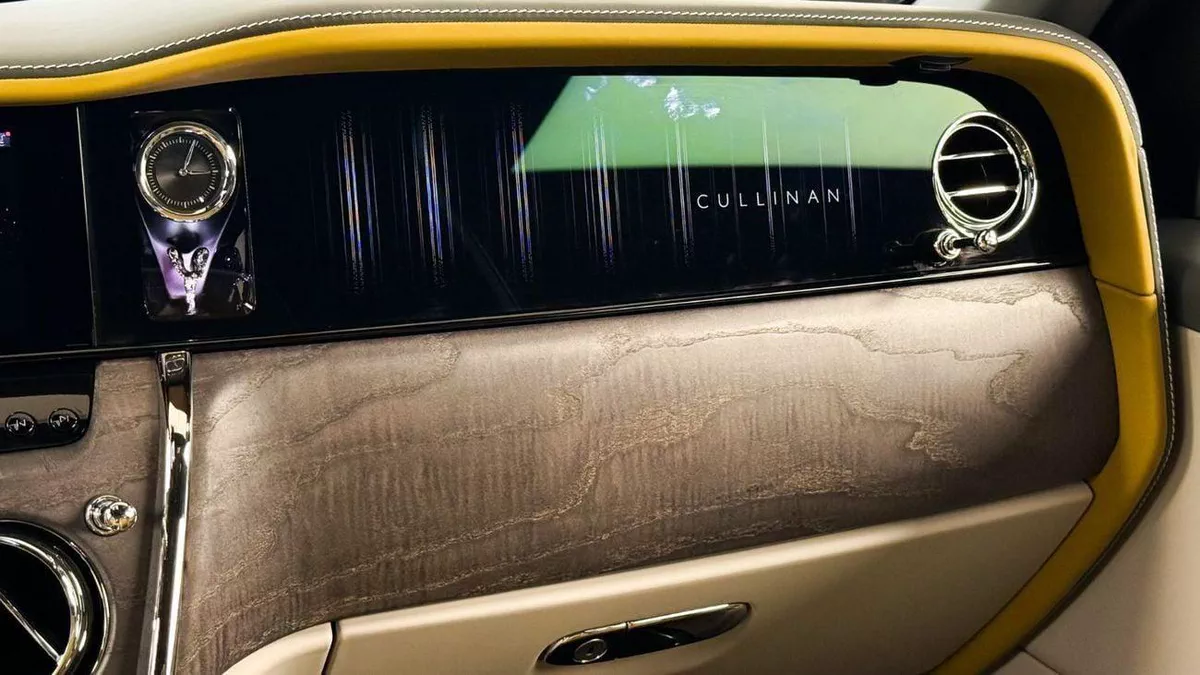 Rolls Royce Cullinan STD Rolls Royce Cullinan Silver Badge - 2025 - Bespoke Color Edition-8-0