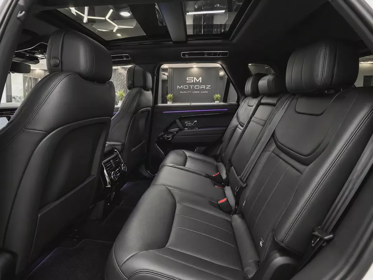Black Edition | Land Rover Warranty/Service - 10.2028 | Al Tayer GCC-11-11