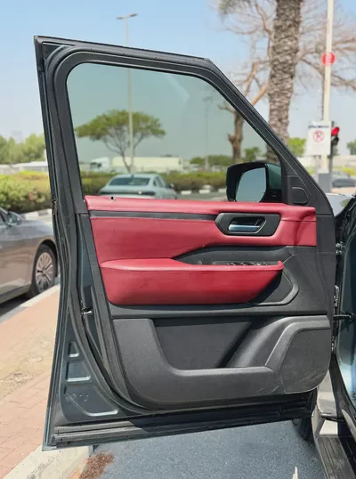 2025 Nissan Patrol SE / GCC Specs / with 31,565 Km Driven-17