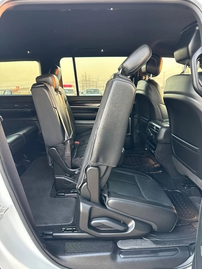 Jeep Wagoneer L Series I 2023 AWD-15