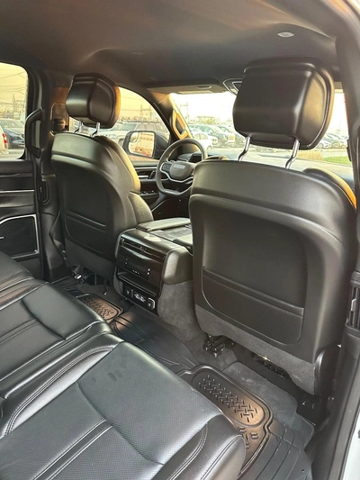 Jeep Wagoneer L Series I 2023 AWD-19