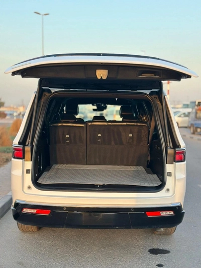 Jeep Wagoneer L Series I 2023 AWD-4