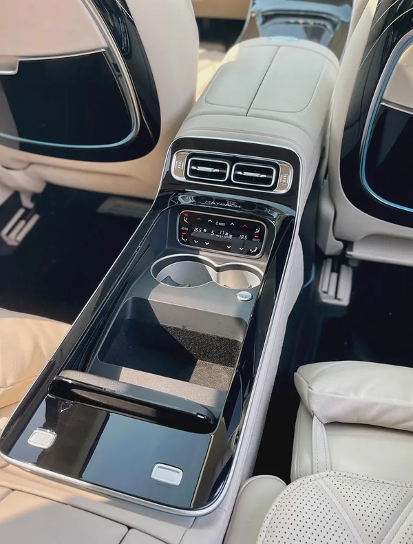 2022 Mercedes-Maybach S-Class S 680 GCC Specs in Dual Tone Color