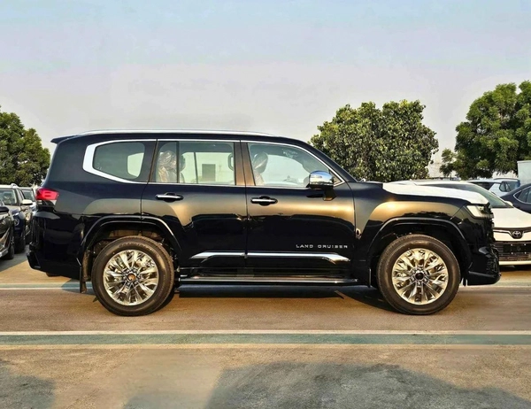 Toyota Land Cruiser VXR 3.3L DIESEL | PWR WITH MEMORY SEATS / HUD / RADAR / JBL SPEAKERS