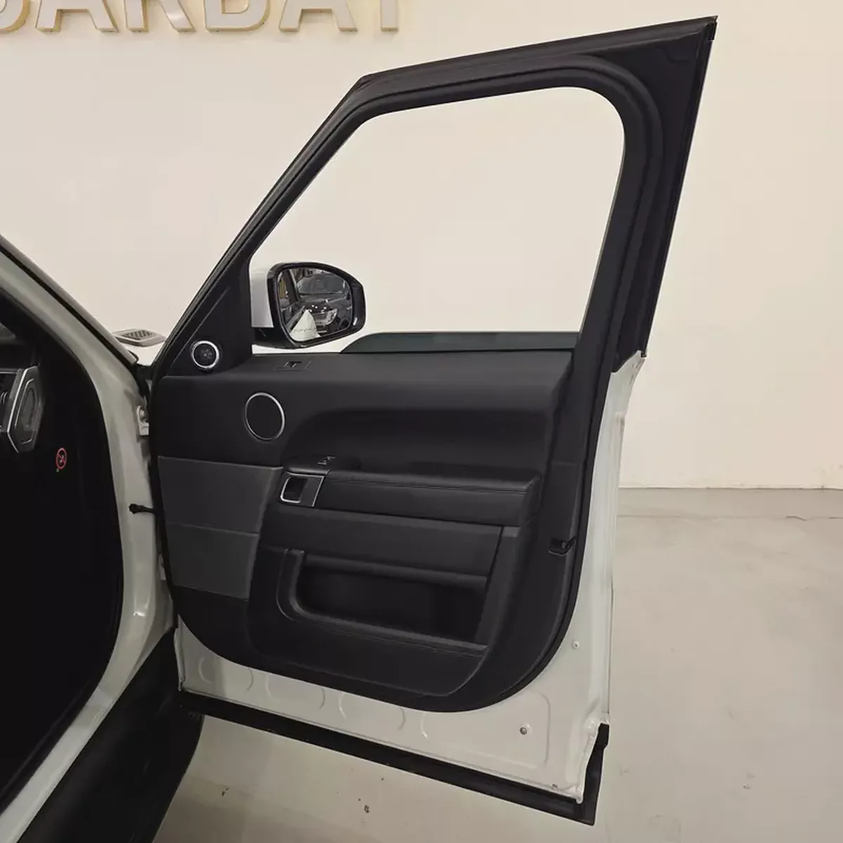 AED 2461 PM | RANGE ROVER SPORT SE 2017 | WELL MAINTAINED | 1 YEAR WARRANTY | GCC-12-12