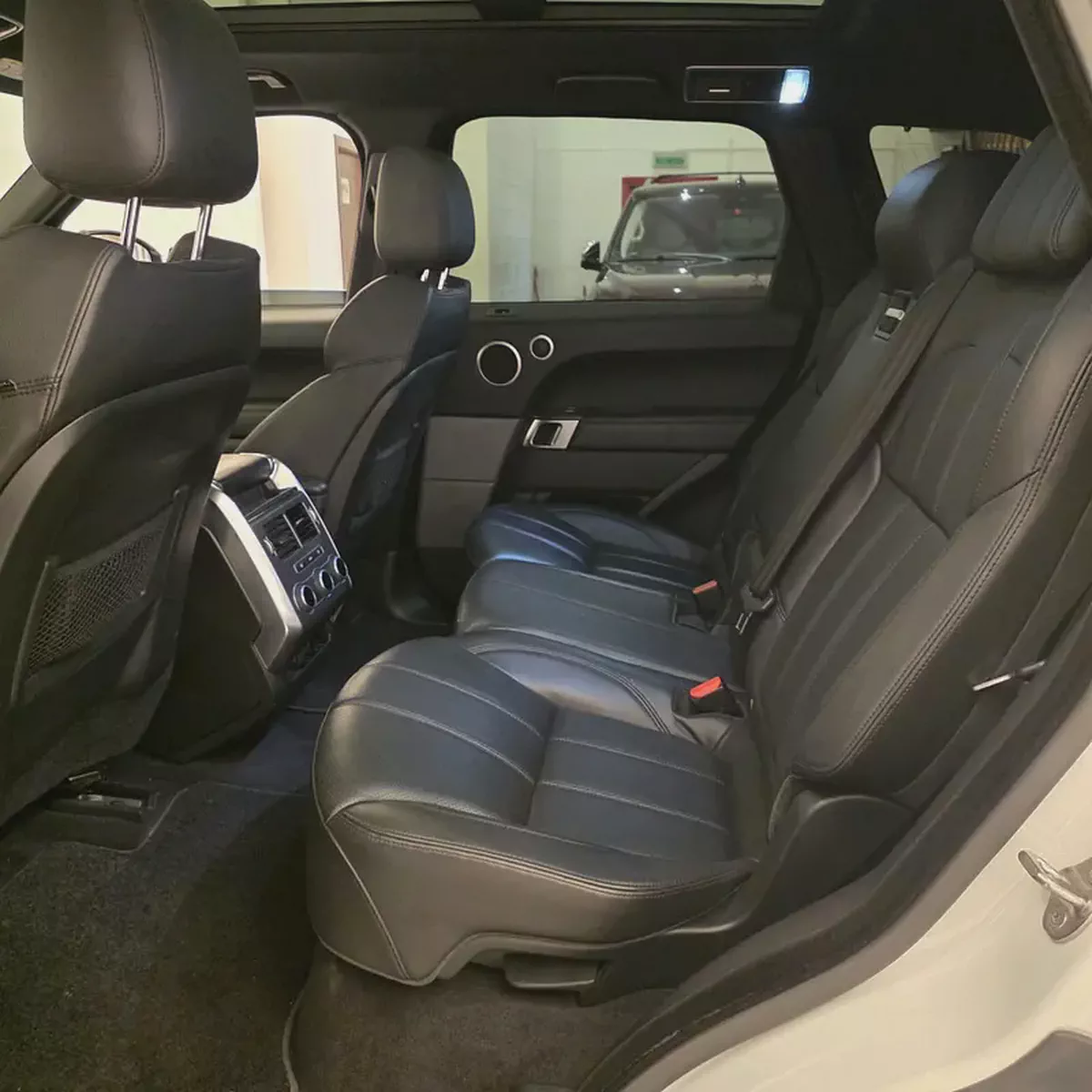 AED 2461 PM | RANGE ROVER SPORT SE 2017 | WELL MAINTAINED | 1 YEAR WARRANTY | GCC-17-17