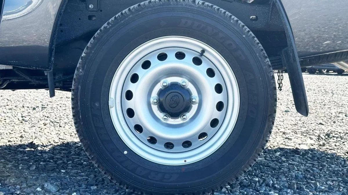 Toyota Hilux SGLX Toyota hilux 2.4L 2024 basic option V4-9-0
