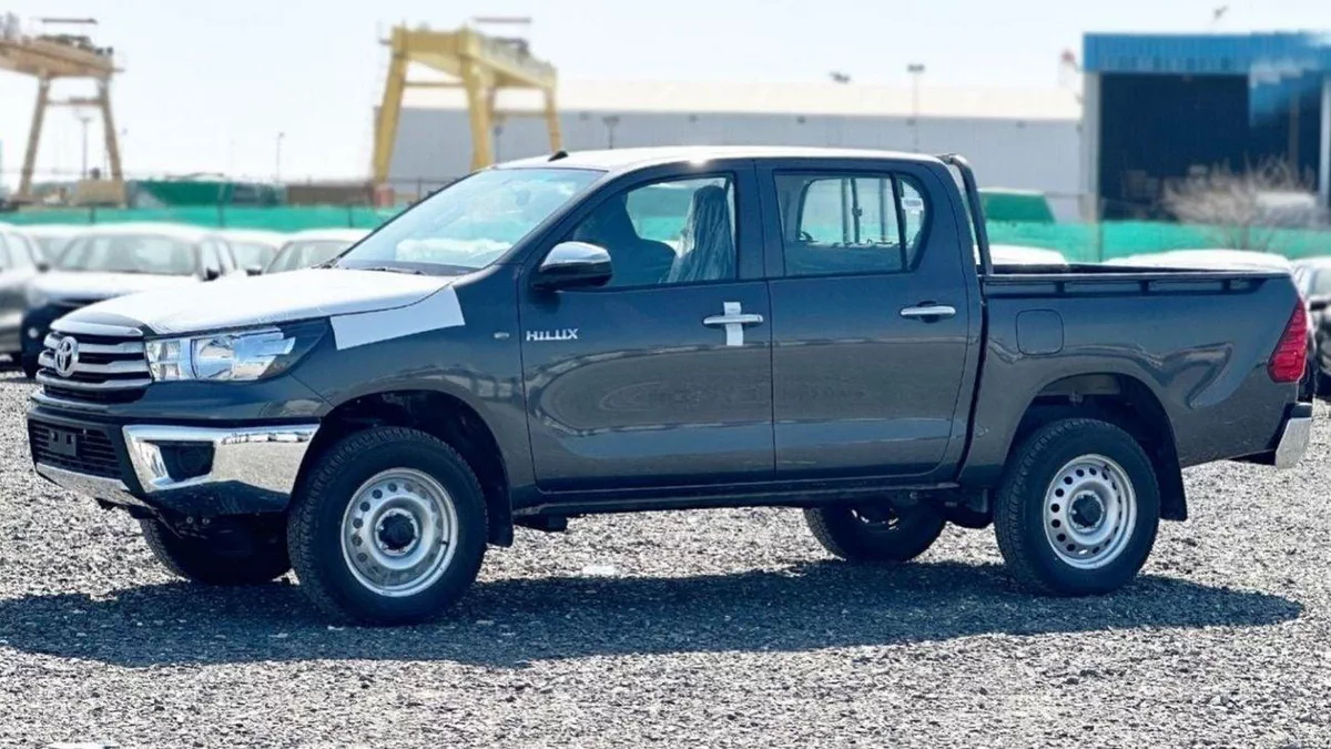 Toyota Hilux SGLX Toyota hilux 2.4L 2024 basic option V4