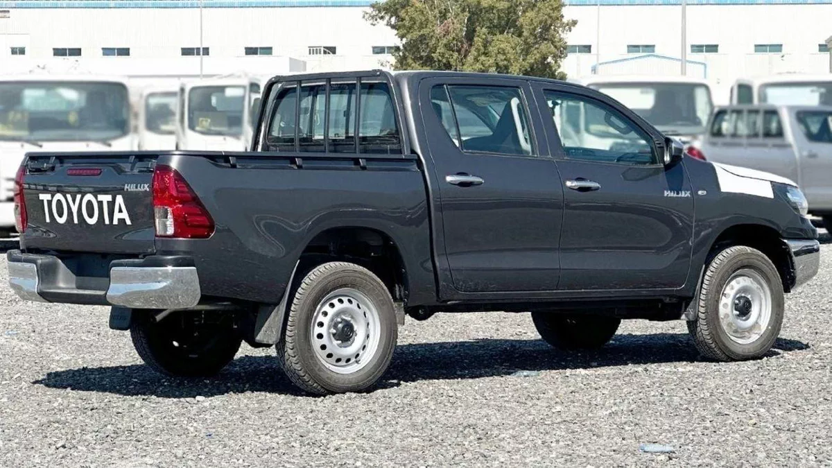 Toyota Hilux SGLX Toyota hilux 2.4L 2024 basic option V4-2-0