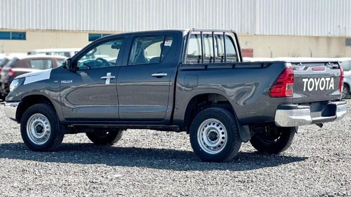 Toyota Hilux SGLX Toyota hilux 2.4L 2024 basic option V4-3-0