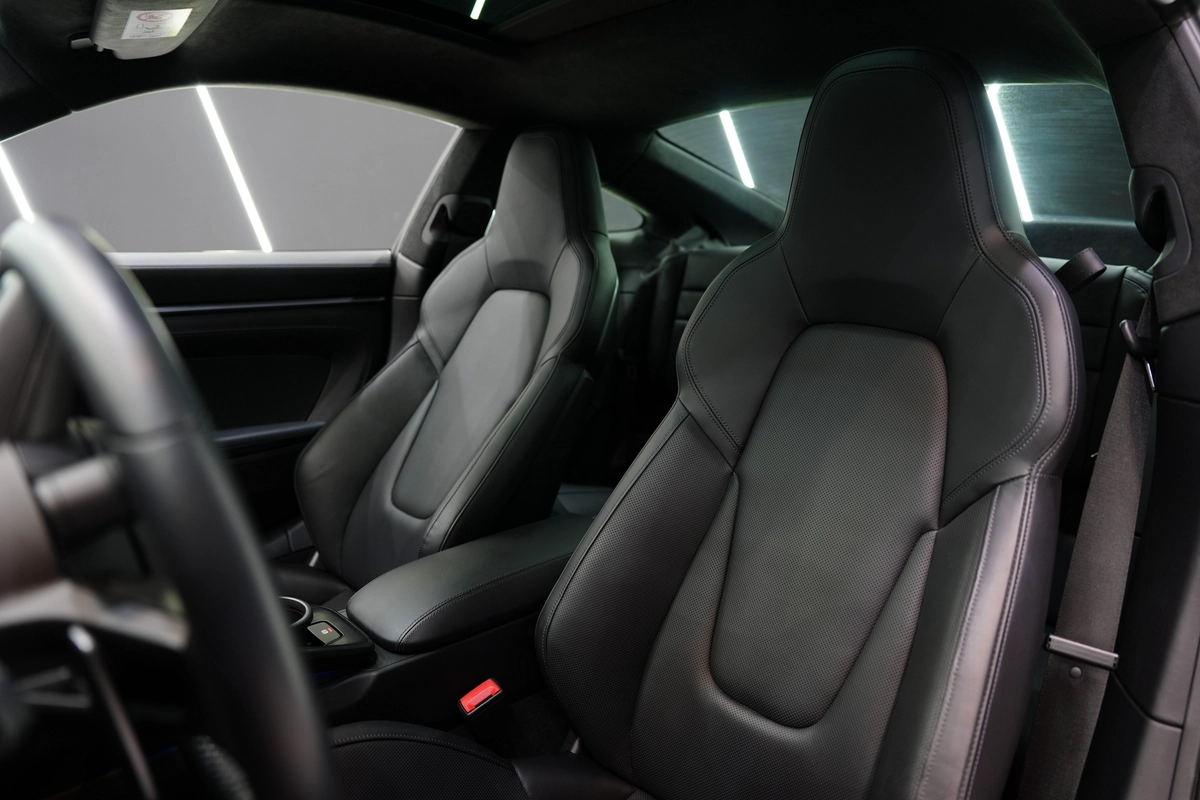 Porsche 911 Carrera GTS Coupe 2022-4-4