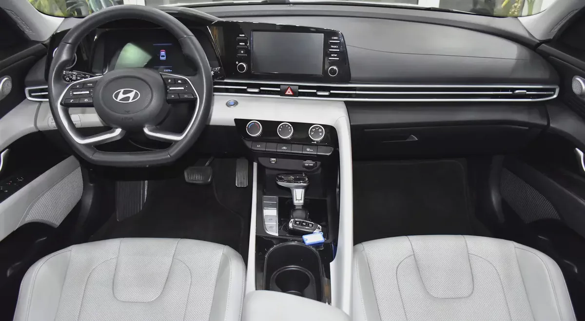 AED 769 EMi for 5Yrs | Hyundai Elantra ( 2024 Model ) in White Color Chinese Specs-10-10
