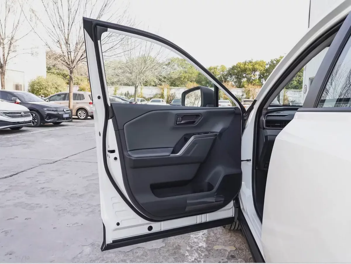 RAV 4 LUXURY / BRAND NEW / FULL OPTION-13-13